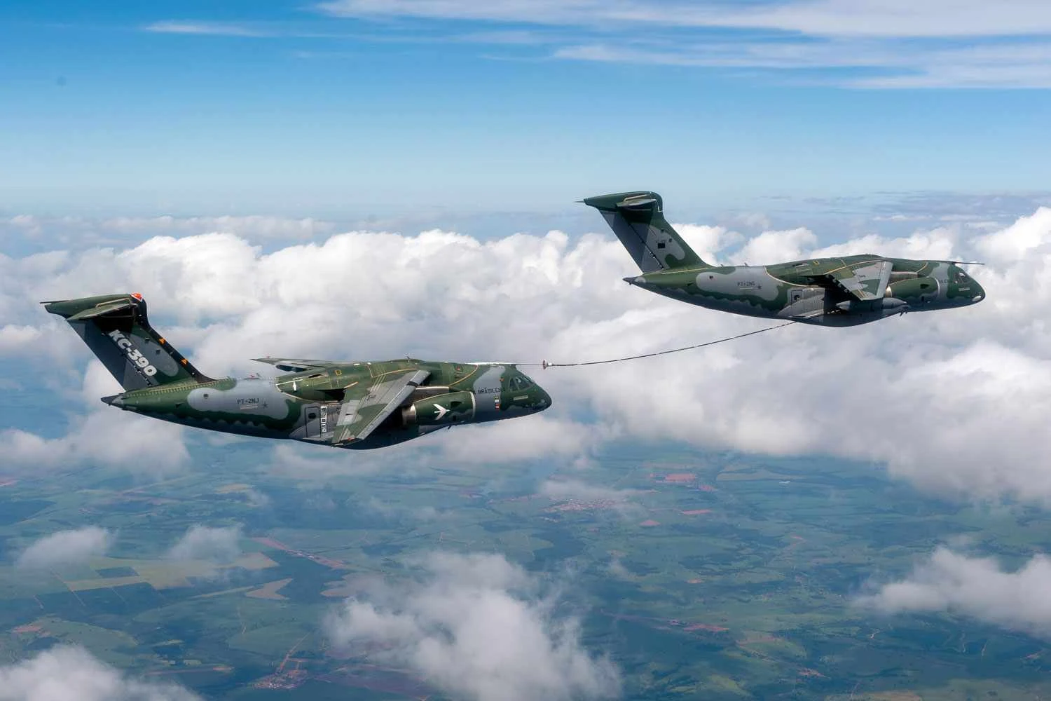 KC-390 during aerial refueling (Embraer)