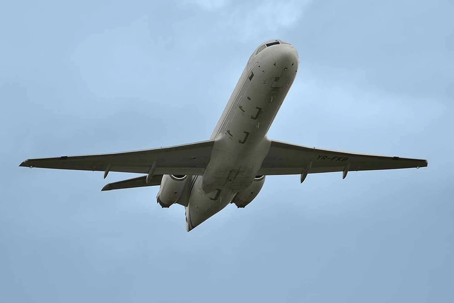 A Fokker 100 will be converted to test the hydrogen engine in flight (FNG)