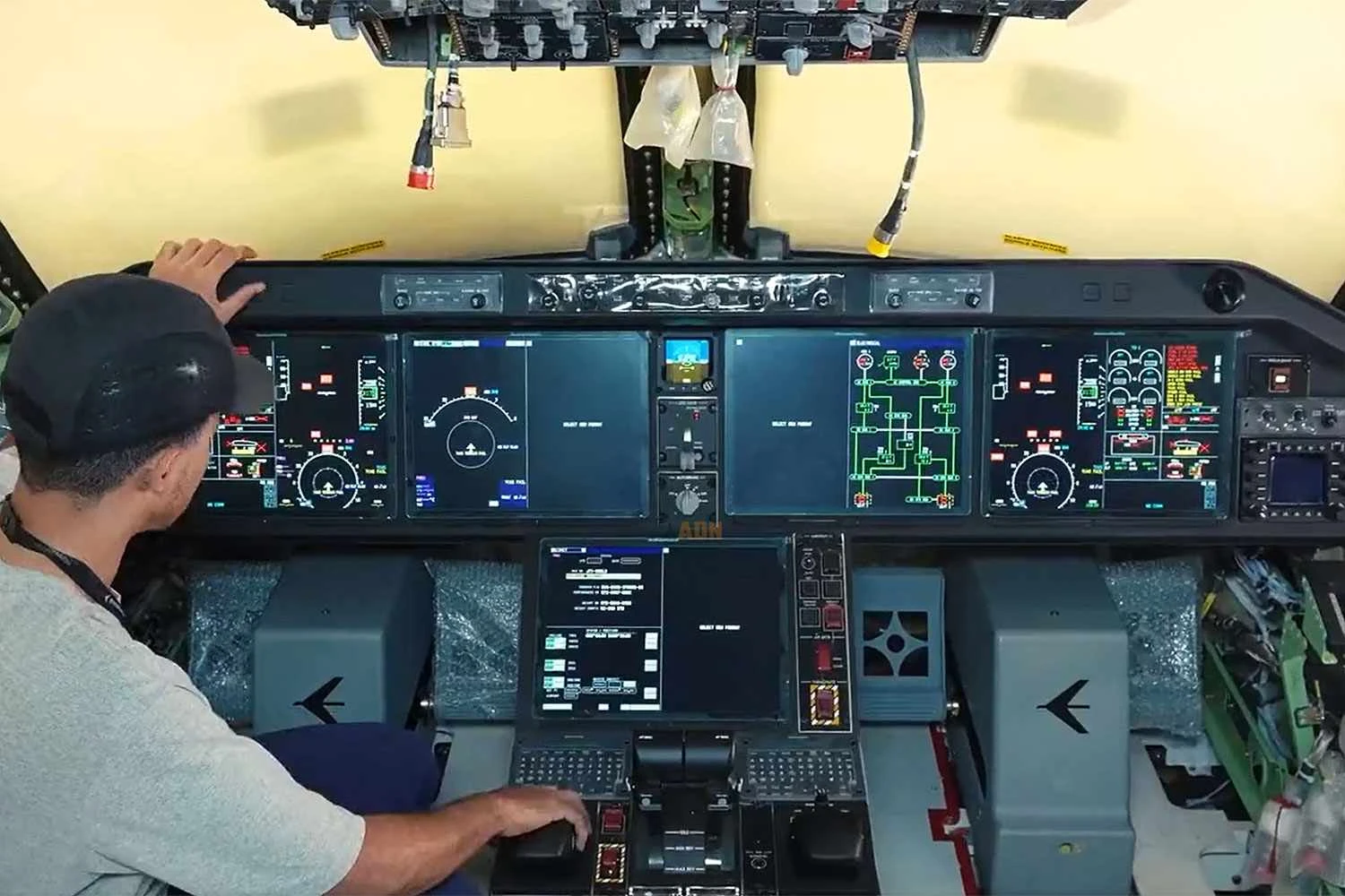 Hungarian KC-390 power on (Embraer)