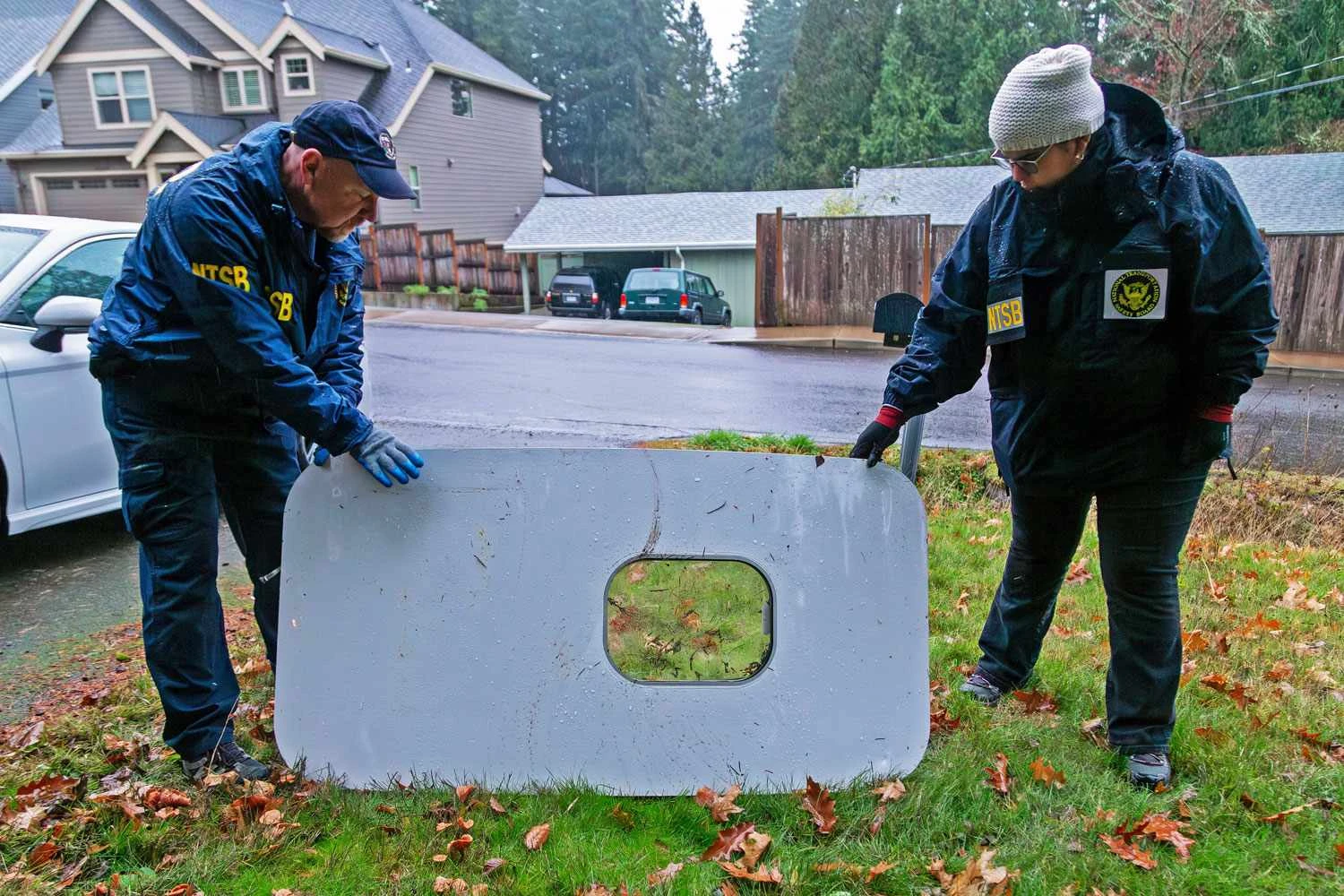 The plug door was found in a virtually intact house garden (NTSB)