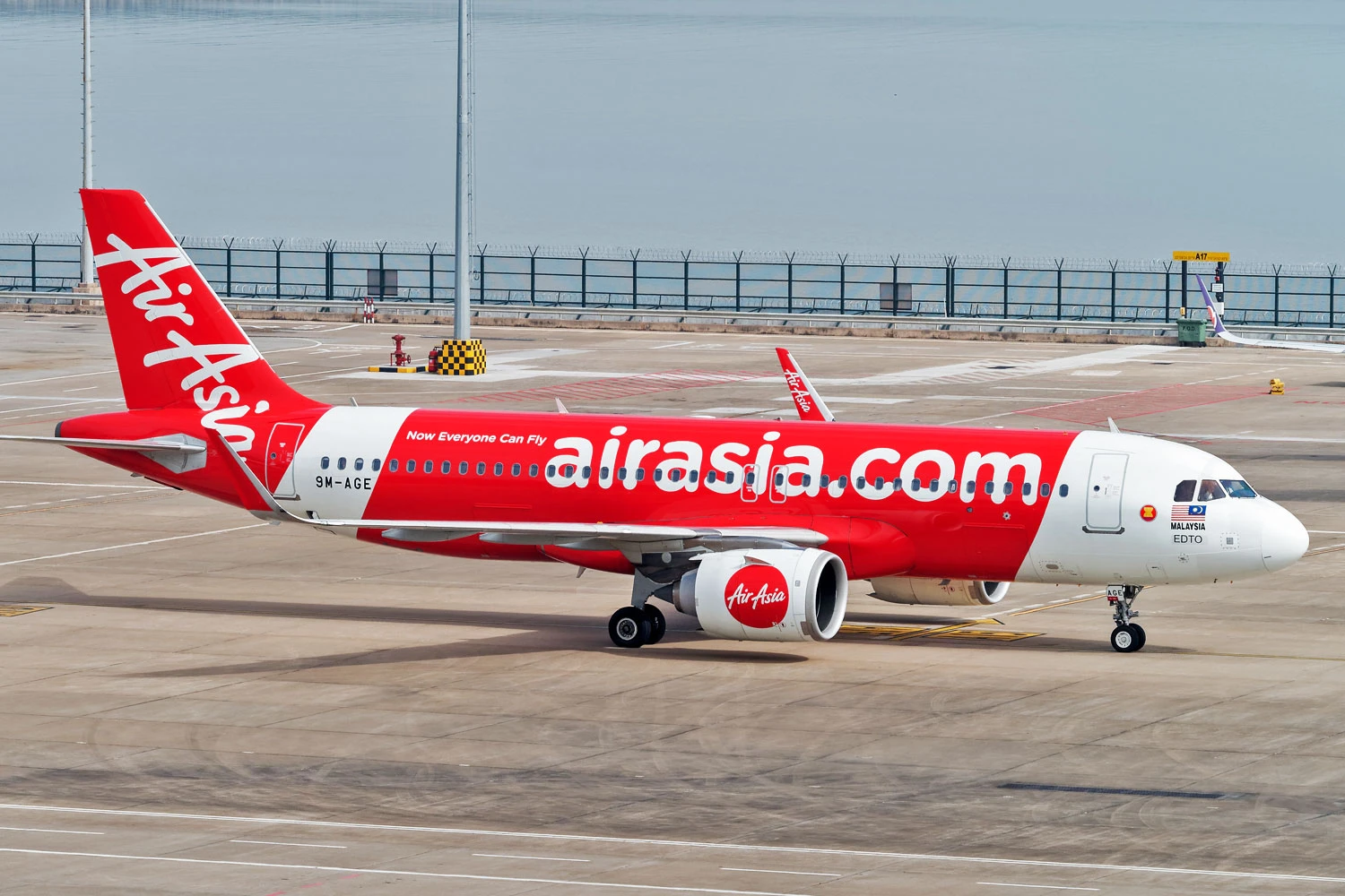 AirAsia Airbus A320neo (Melvin Loi)