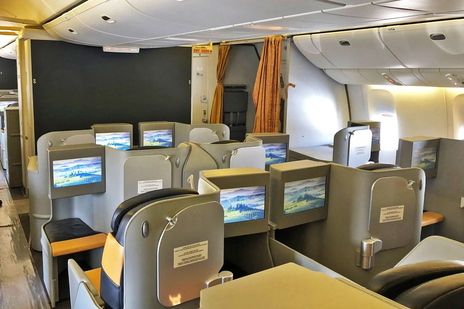 euroAtlantic Boeing 777-200 business class (EA)