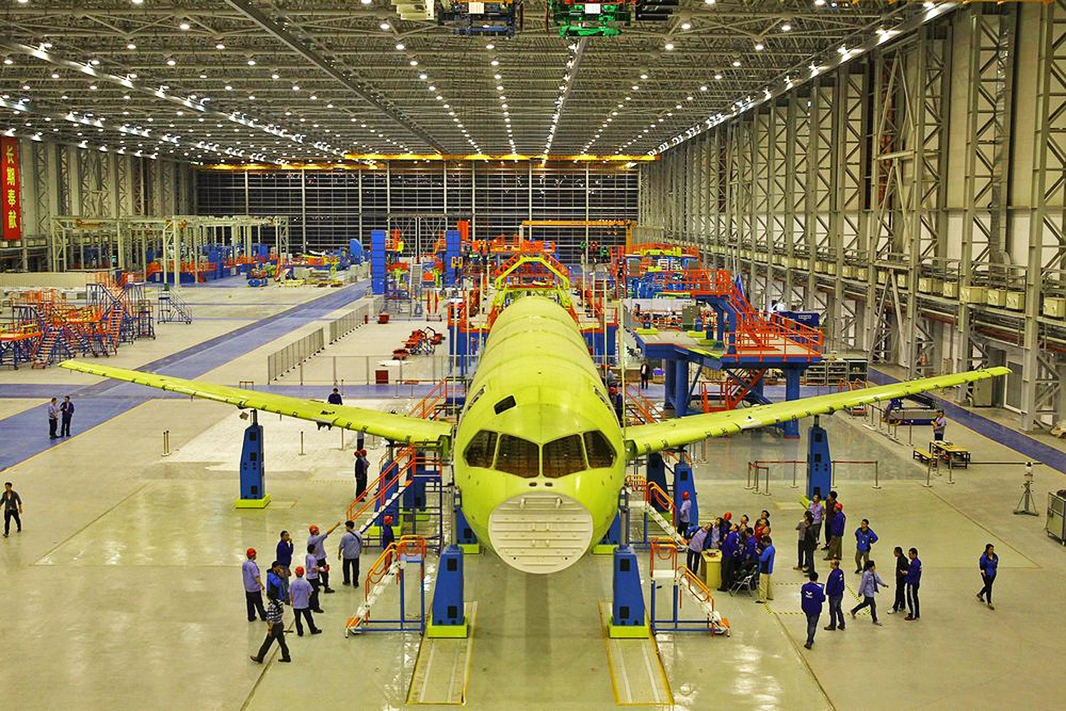 C919 assembly line in Pudong, Shangai (COMAC)