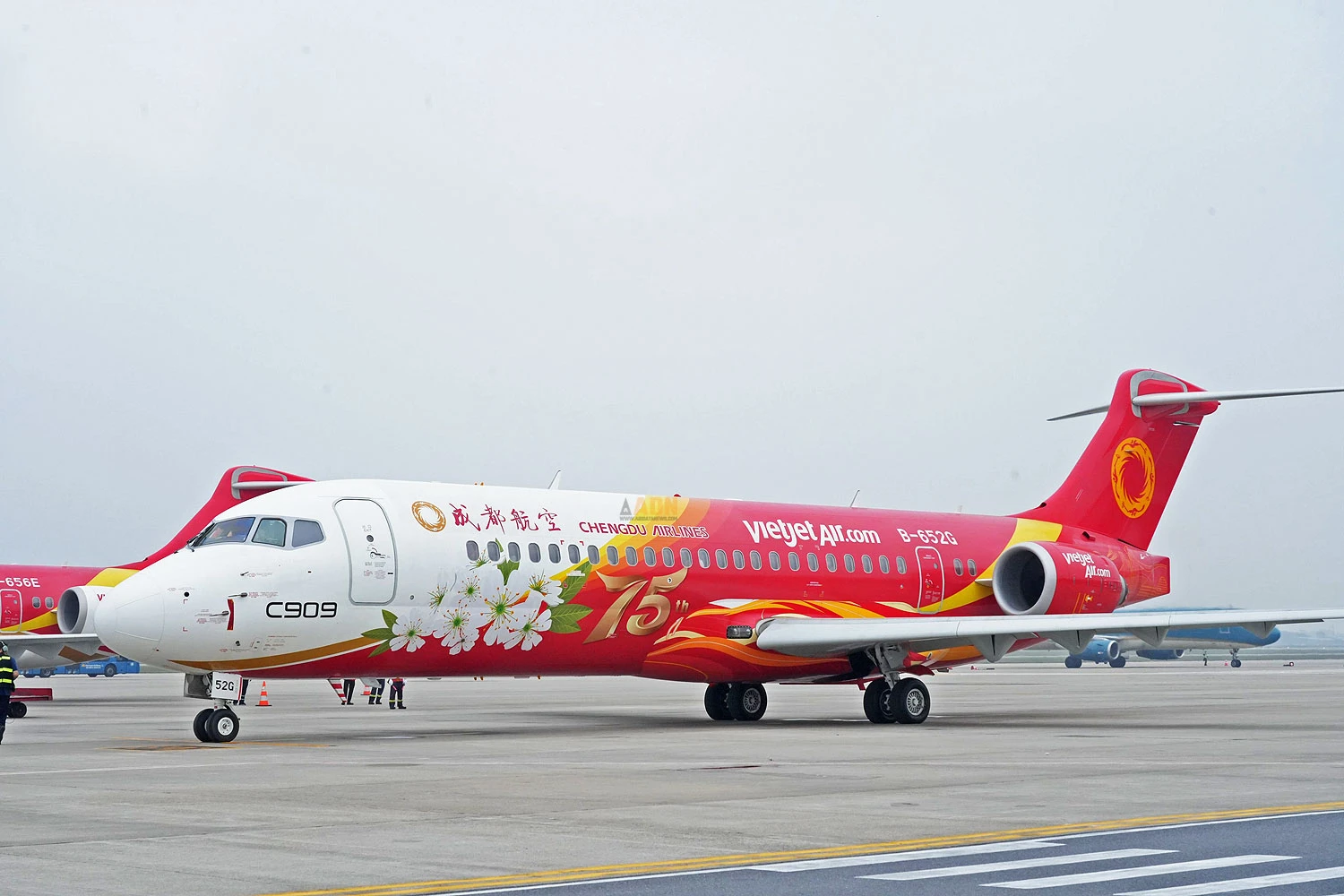 Vietjet signs lease agreement for 10 COMAC C909 regional jets