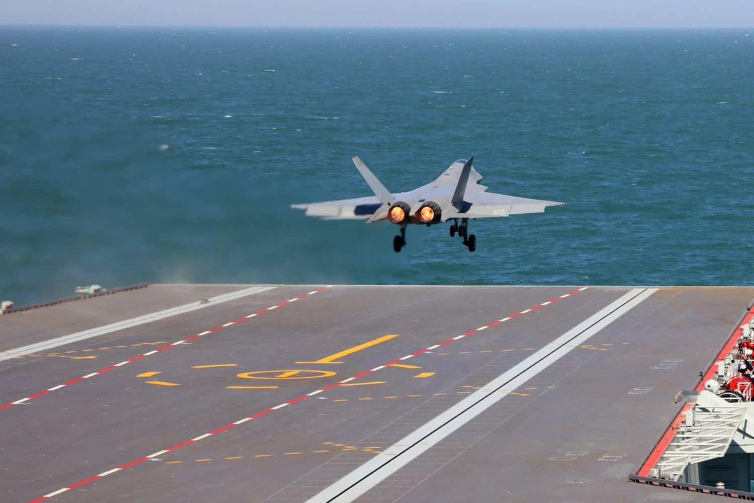 The J-35 stealth fighter operating aboard the aircraft carrier Fujian (Social media)