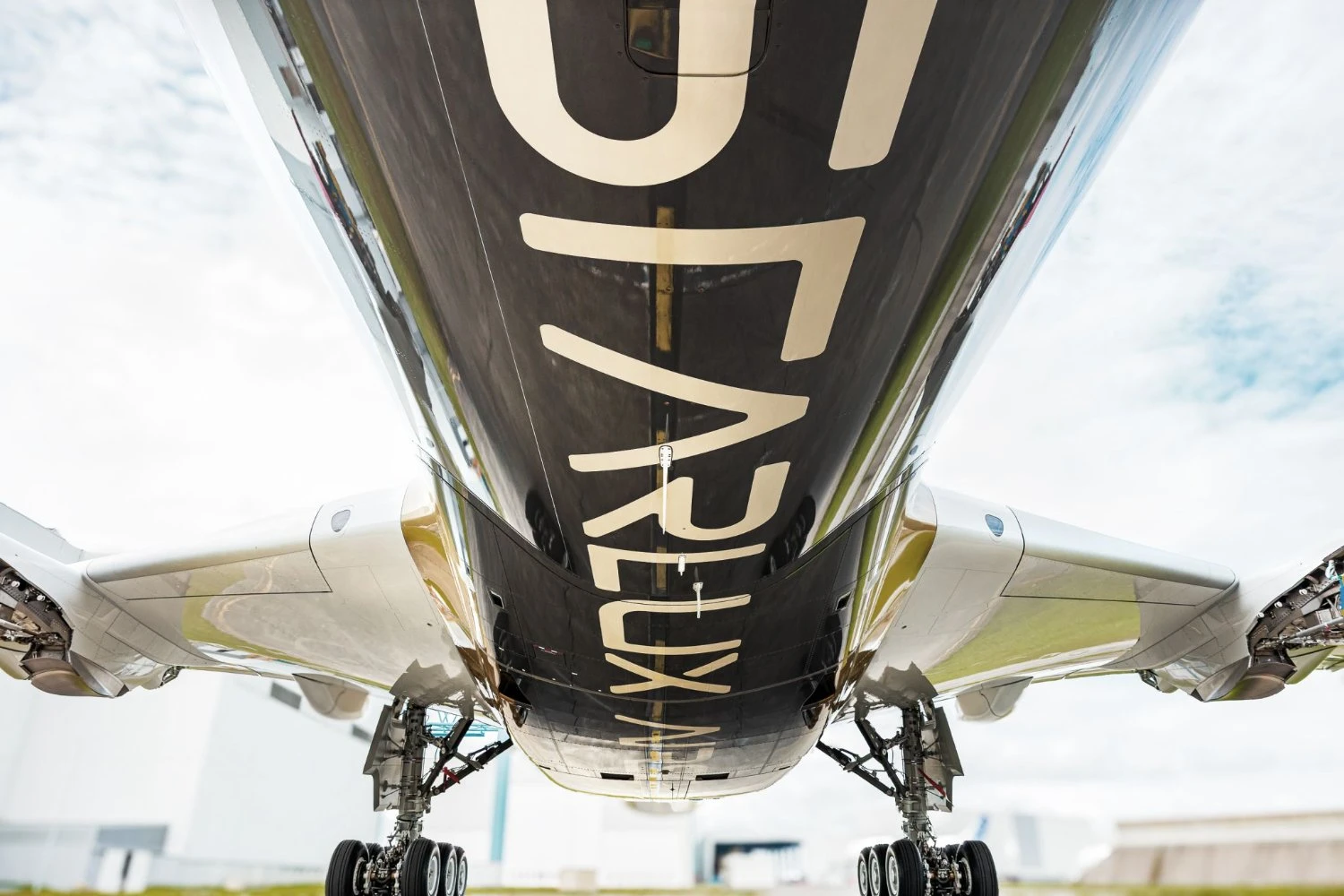 STARLUX Airbus A350-1000