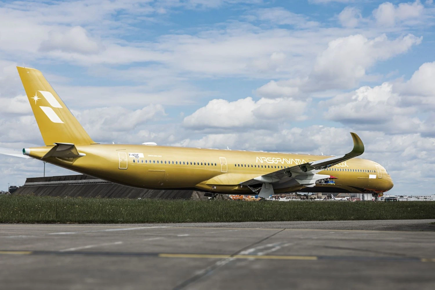 STARLUX rolls out second A350-1000 with gold Sorayama livery