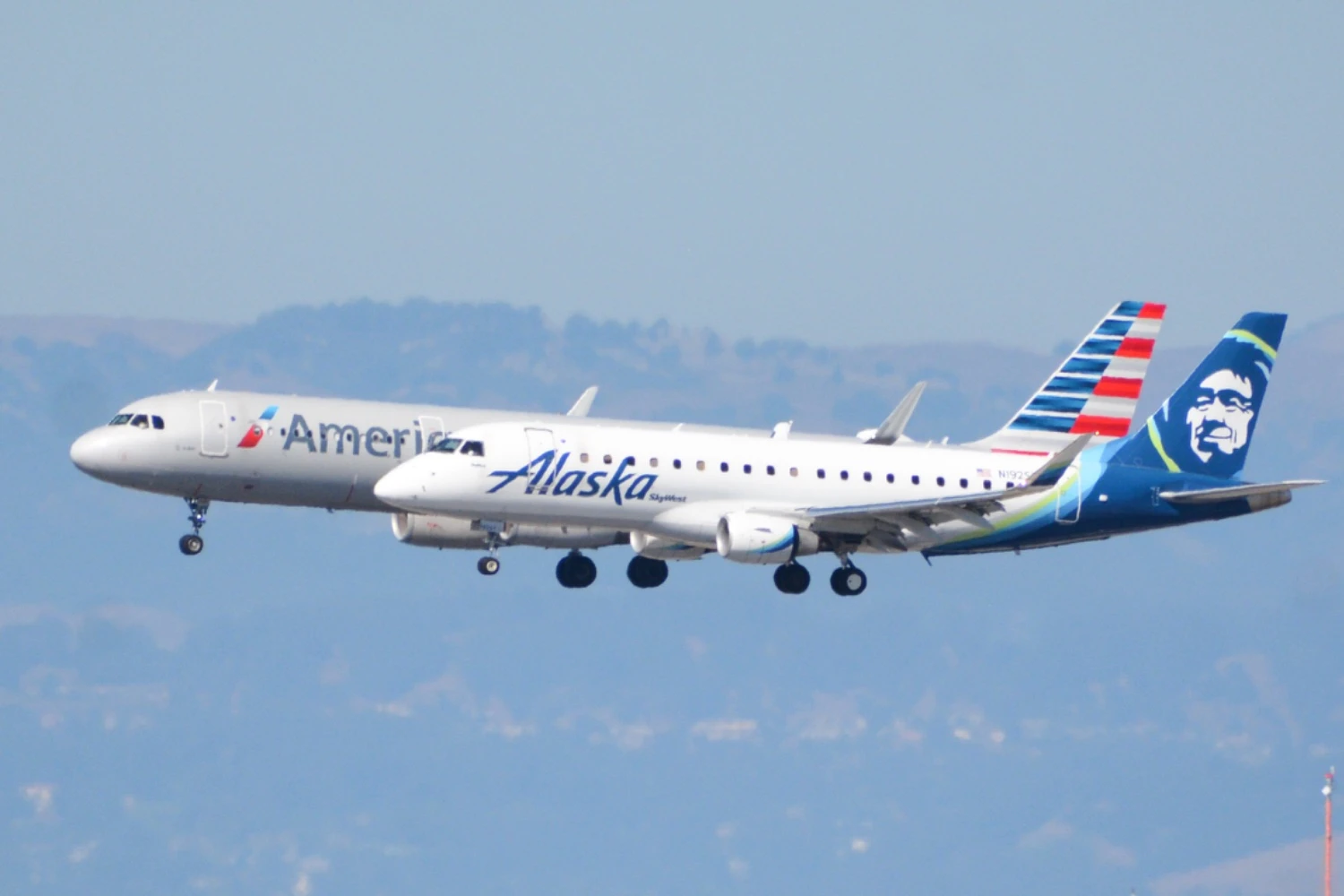 American Airlines and Alaska Air explore deeper partnership, report says