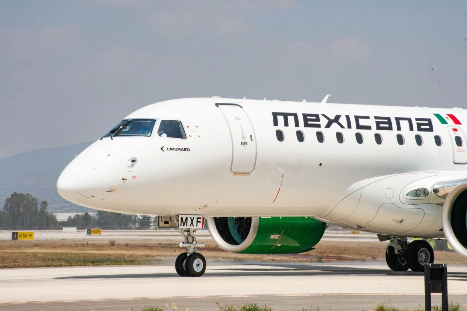 Mexicana receives first of 10 Embraer E190-E2 jets