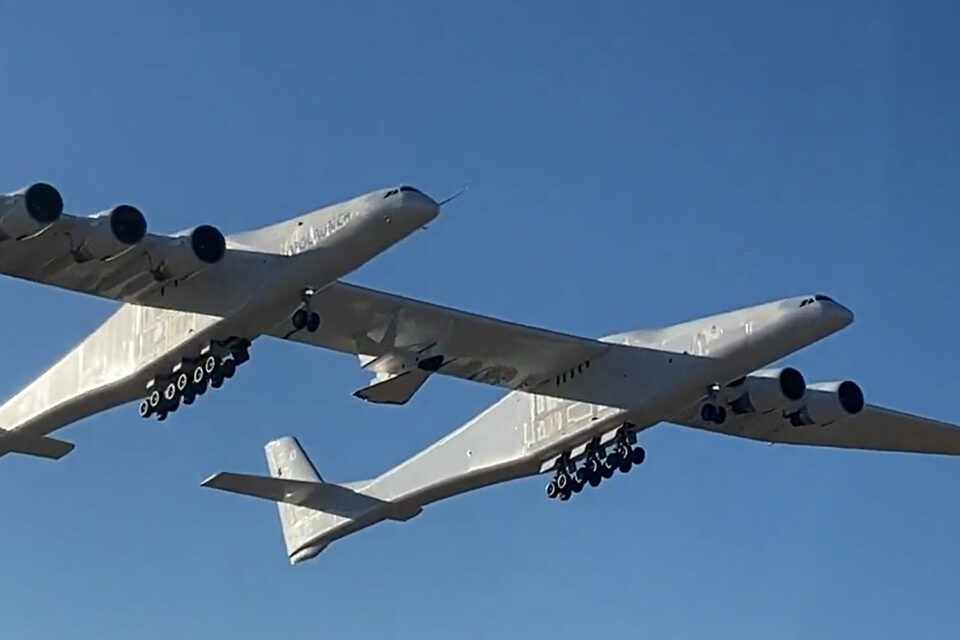 Stratolaunch Roc Takes Off Carrying Talon A Hypersonic Vehicle Air