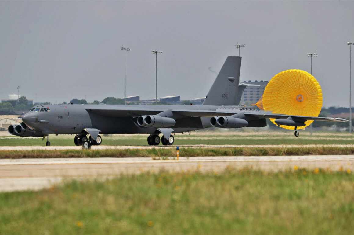 First B-52 Arrives At Boeing For Radar Modernization - Air Data News