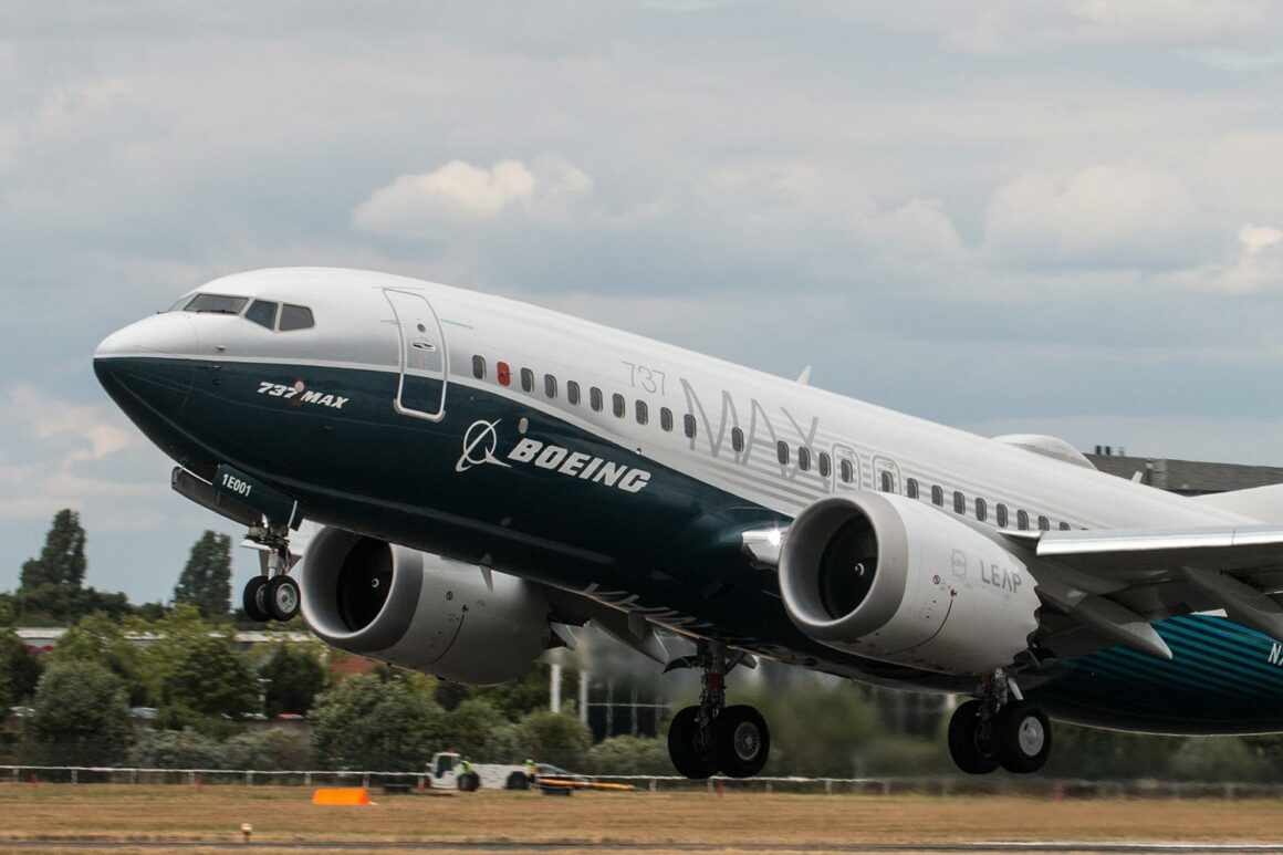 Boeing 737 MAX 7 (Steve Lynes)