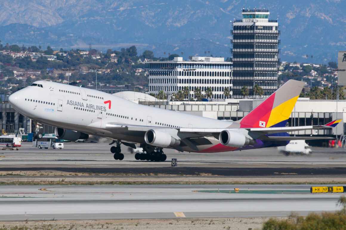 Asiana Airlines Boeing 747-400