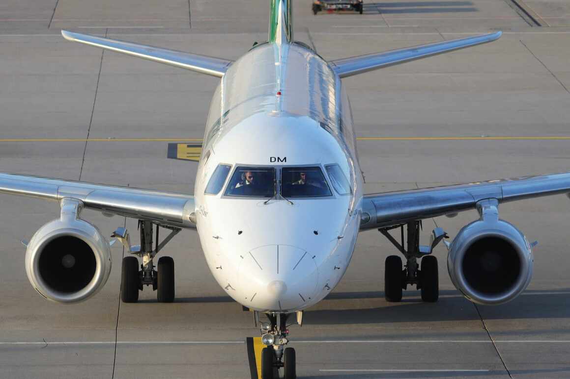 Embraer E175