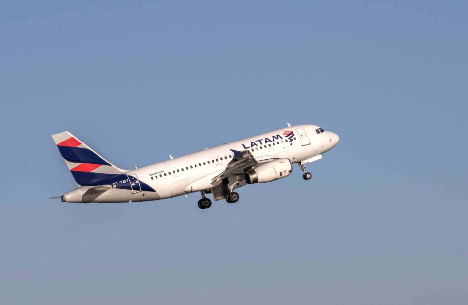 LATAM Airbus A319