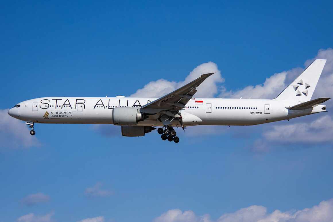 Singapore Boeing 777-300 that was affected by severe turbulence returns ...