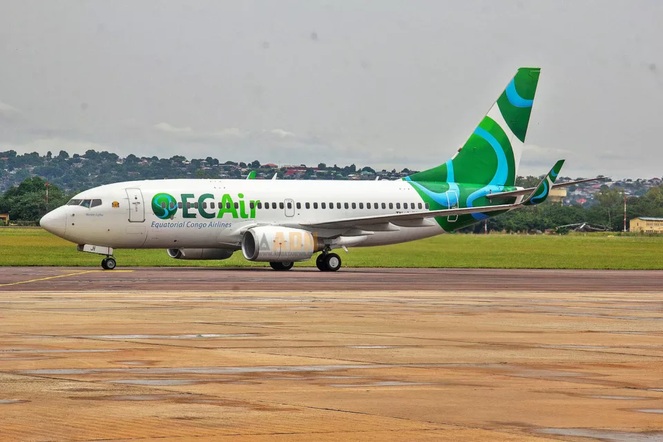 ECAir Boeing 737-700 (ECAir)