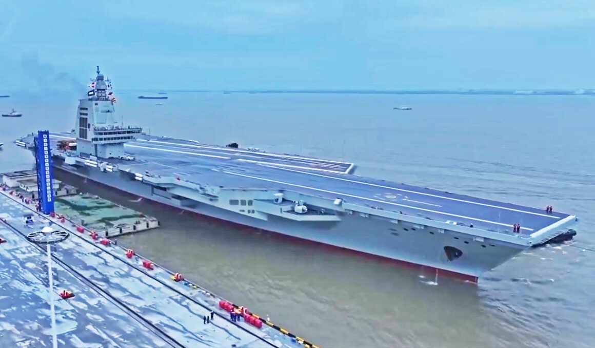 Fujian aircraft carrier starts sea trials