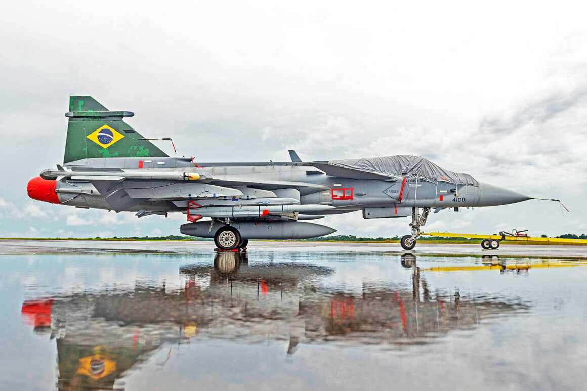 The Brazilian Air Force's Gripen E fighter spent 20 days in the heat and humidity of the Amazon region