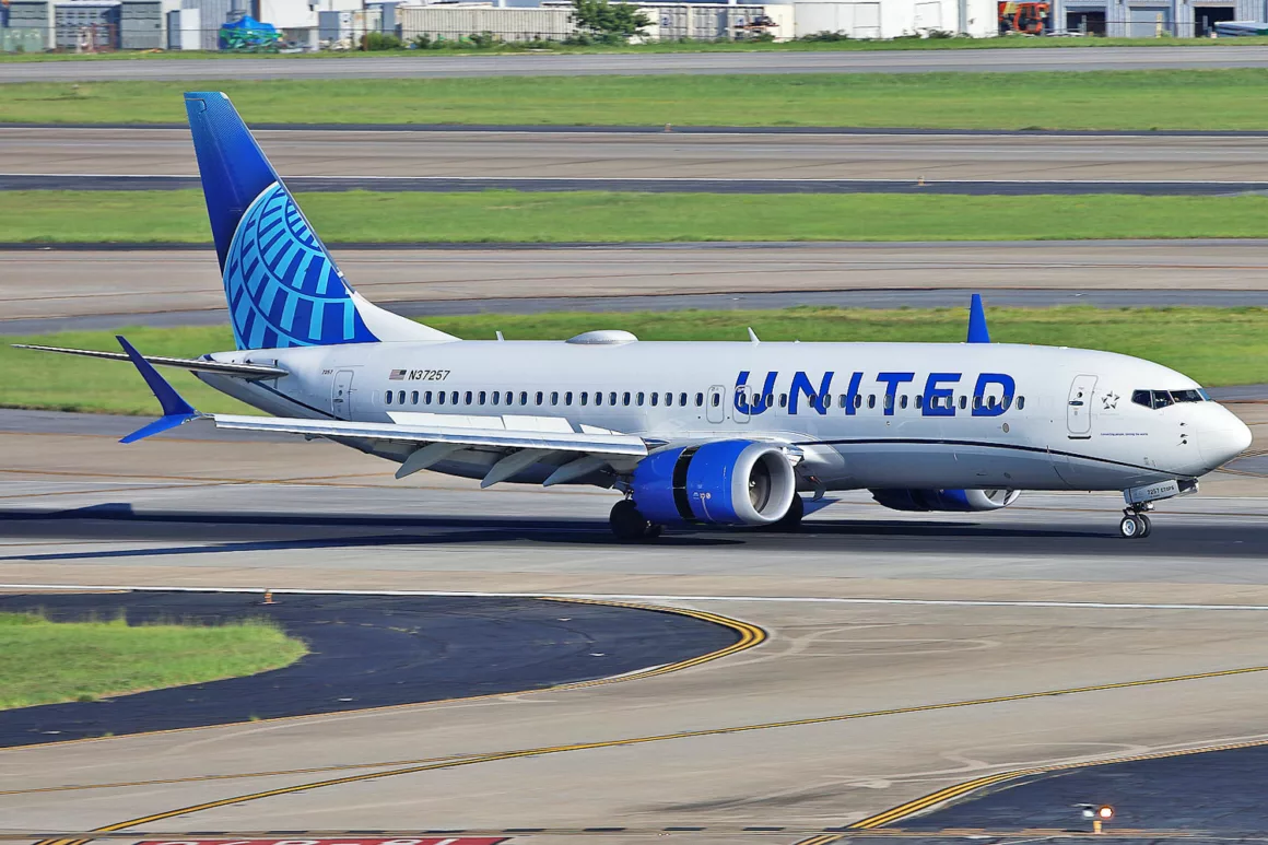 United Airlines Boeing 737 MAX 8