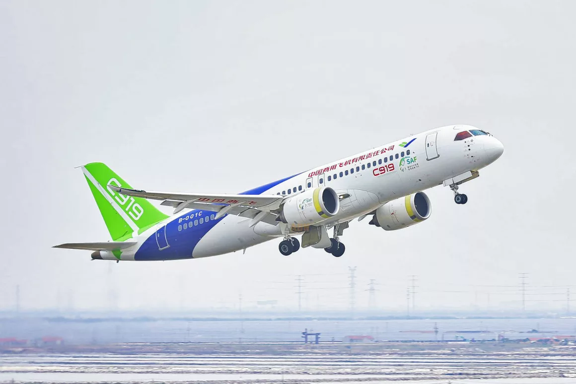 C919 airliner with SAF