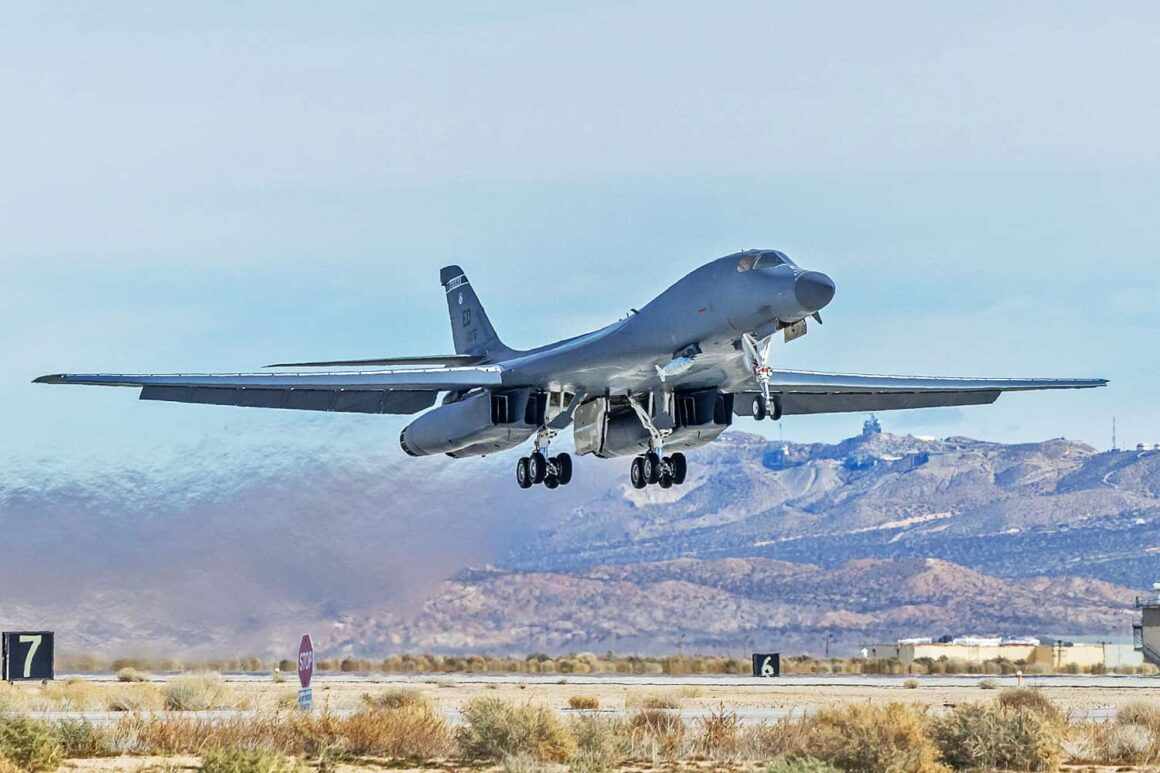 B-1B Lancer bomber with LAM pylon