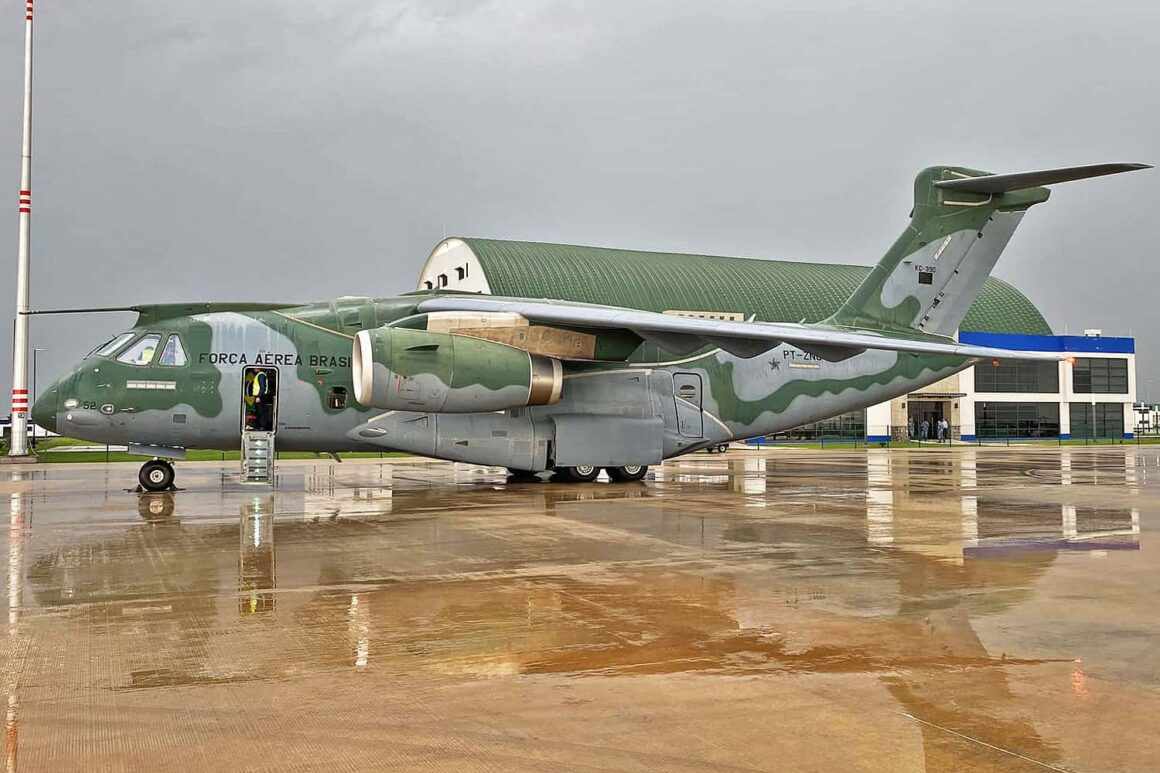 The KC-390 Millennium PT-ZNG at Air Base No. 1 in Mexico