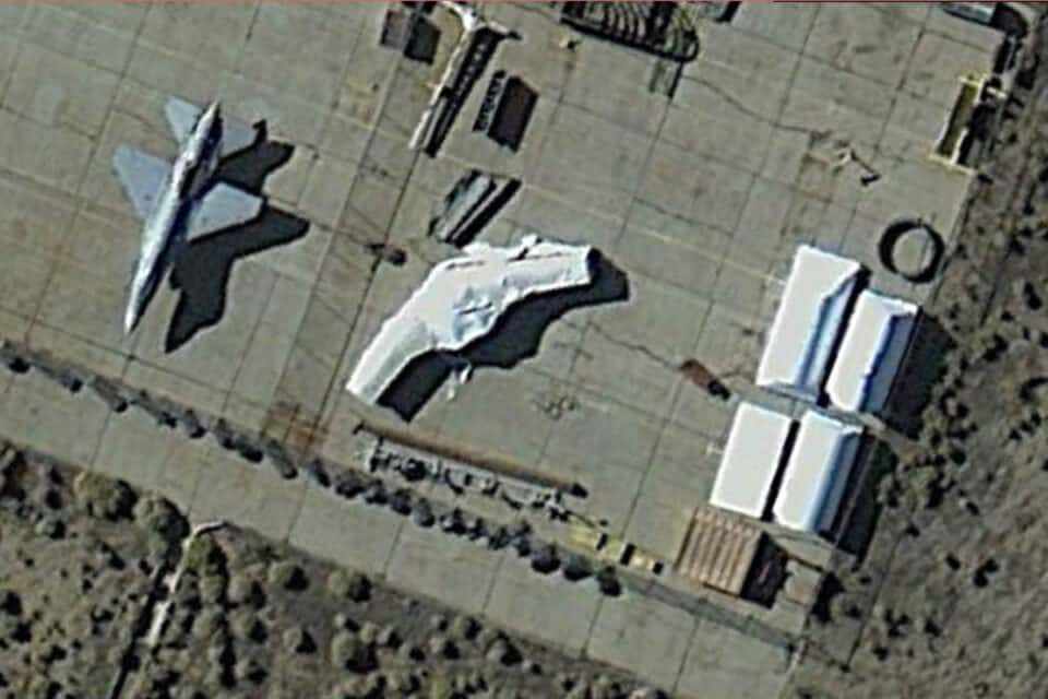 Mysterious drone photographed at 'Plant 42': Airbase is America's secret aircraft factory (Reproduction)