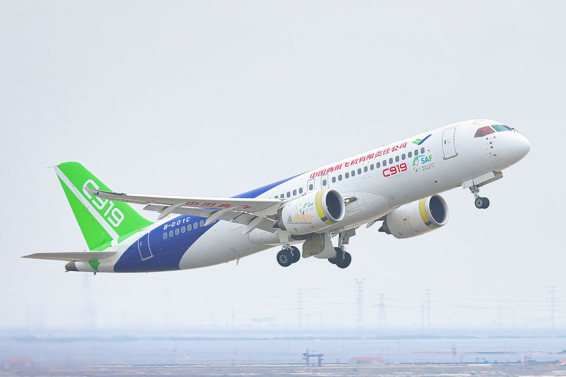 C919 airliner