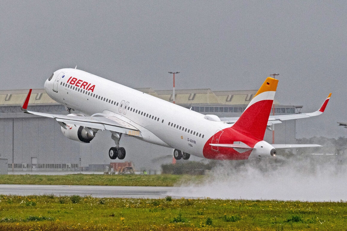 Iberia's first A321XLR takes off from Hamburg