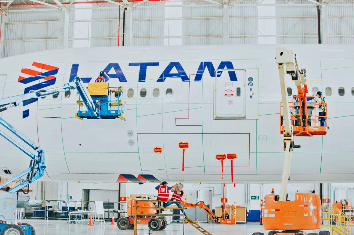 LATAM Boeing 777-300 receives the AeroShark technology