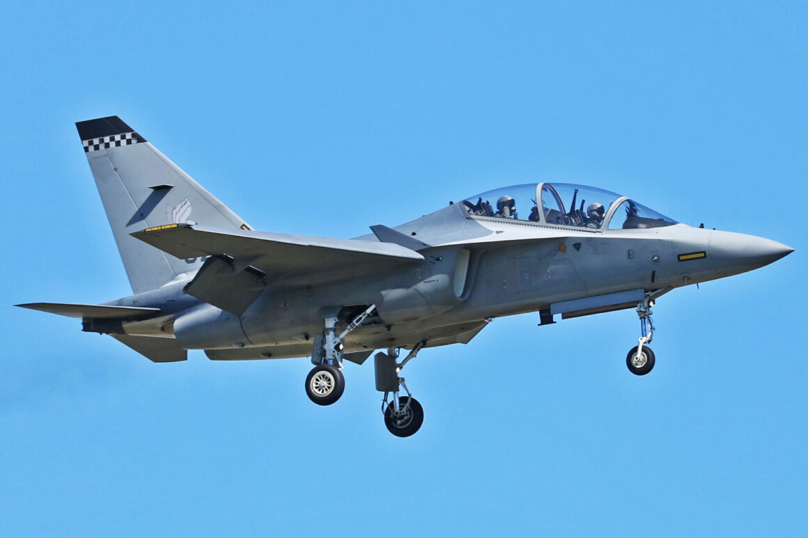 Italy intends to negotiate up to 30 M-346 light fighters for Brazil ...