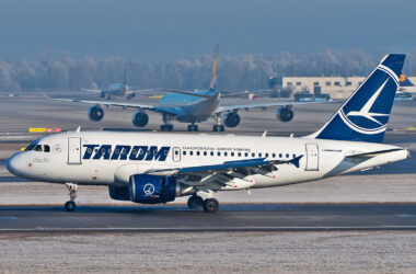 Tarom Airbus A318 YR-AB