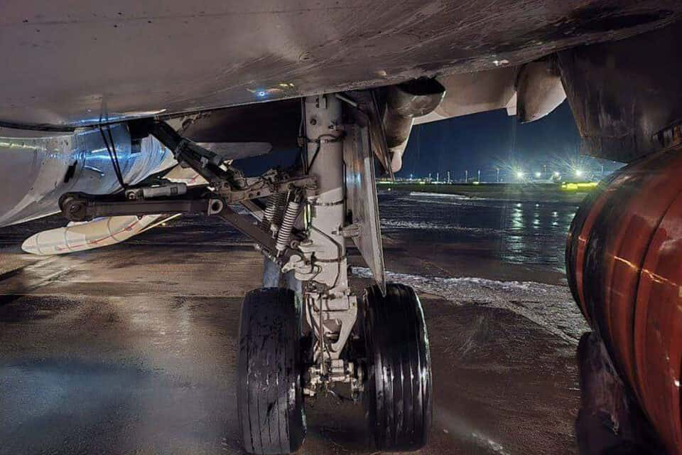 Main landing gear damaged