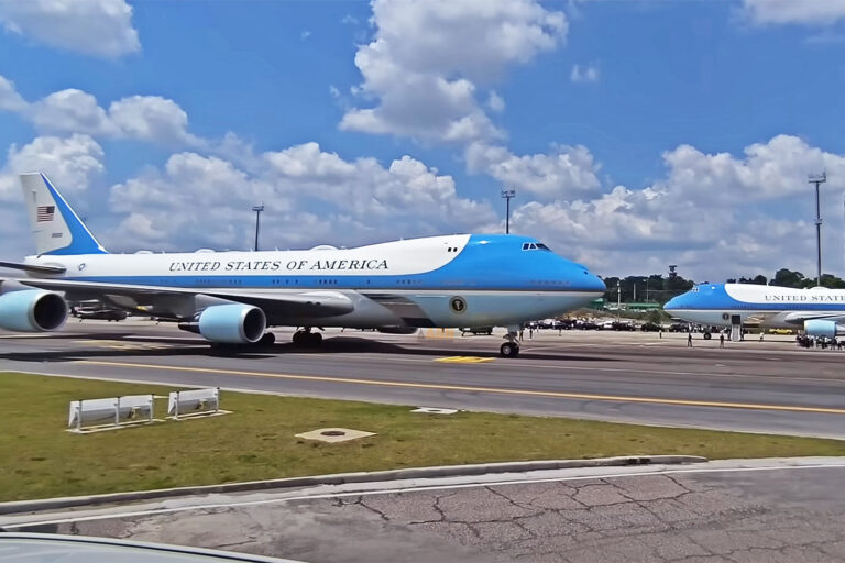 The two Air Force One in Manaus