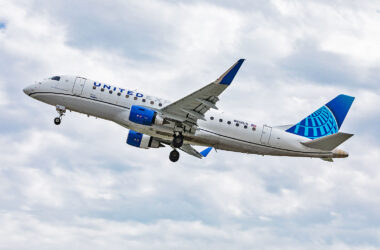 United Express Embraer E175