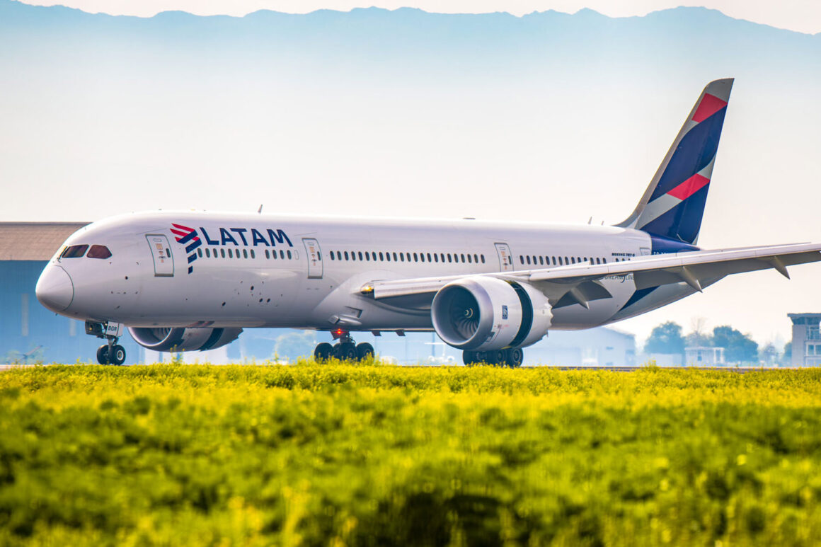 LATAM Airlines Boeing 787-9